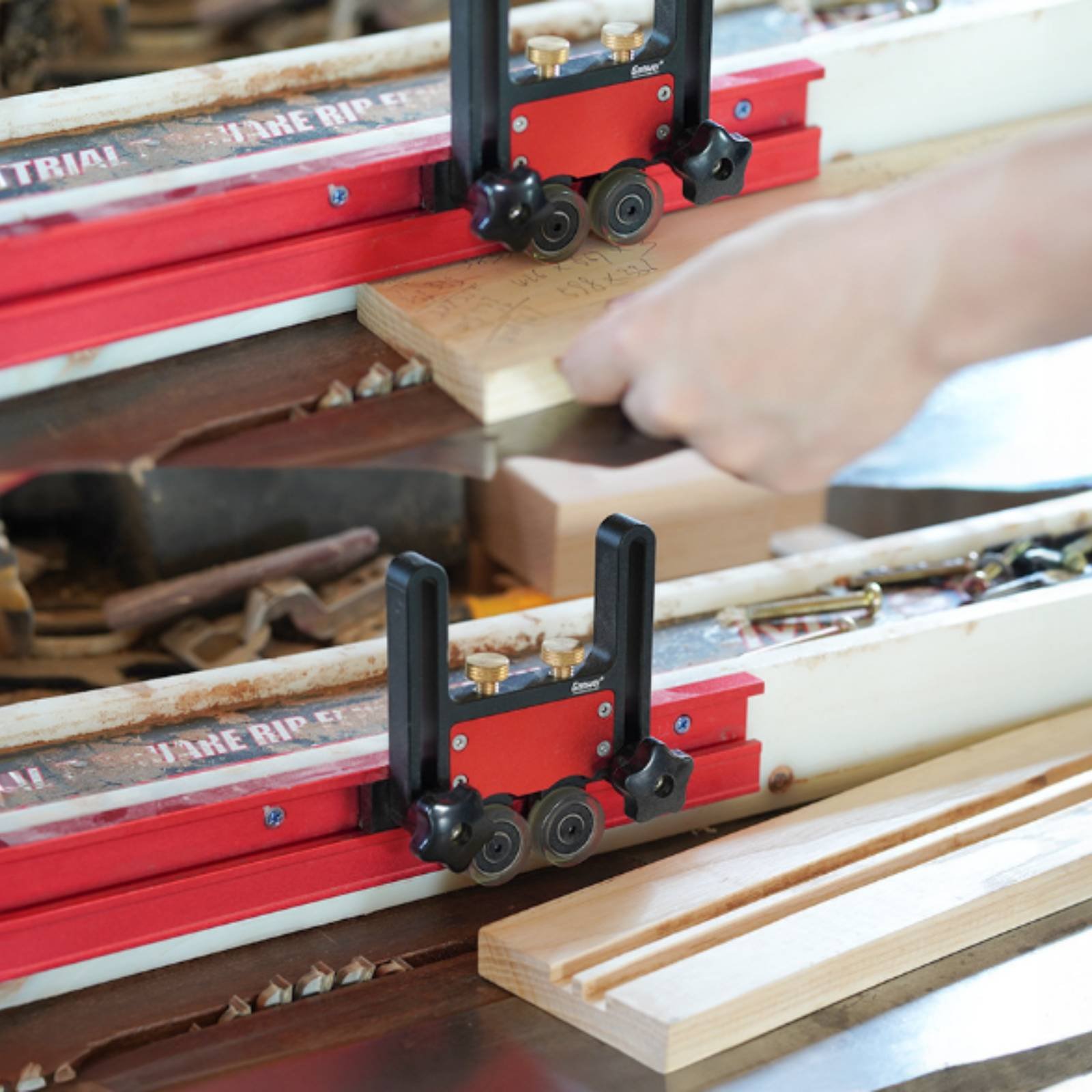 Verstelbare Featherboard-tafel - Power Tools Guide recensie en prijs